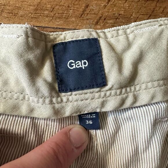 Gap tan flat front prep size 36 normcore shorts - Picture 2 of 3